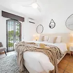 Townhouse Arcos Patio Pool Charming Apartman