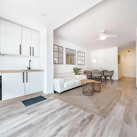 Townhouse Arcos Patio Pool Charming Apartment