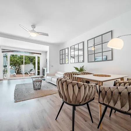 Townhouse Arcos Patio Pool Charming Apartment