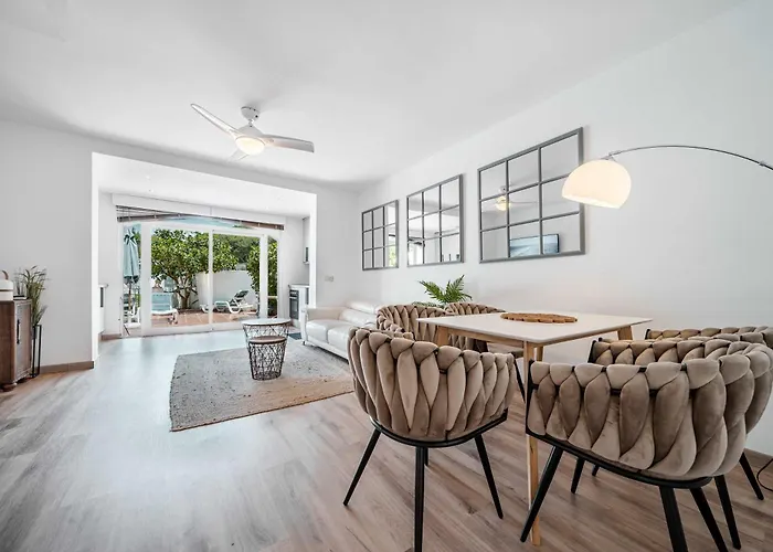 Townhouse Arcos Patio Pool Charming Apartment