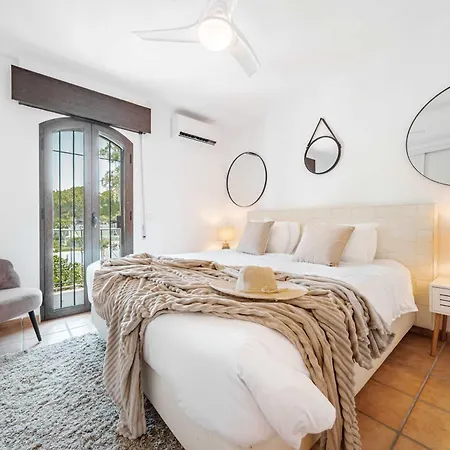 Townhouse Arcos Patio Pool Charming Appartement