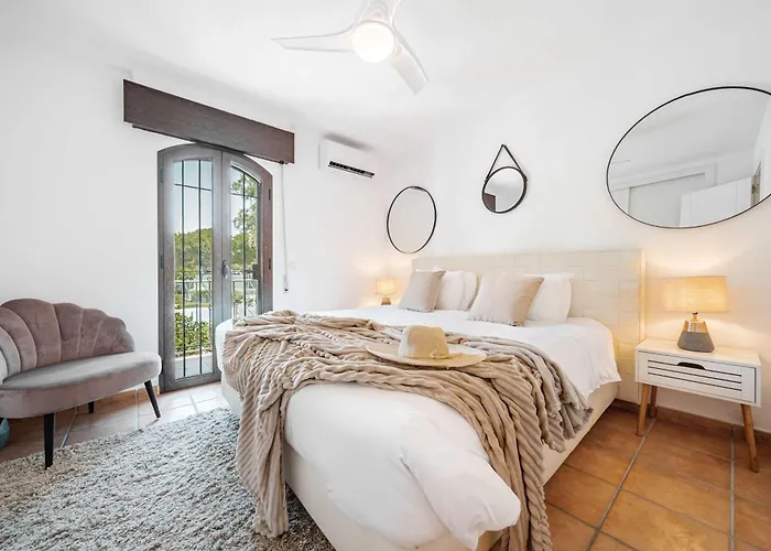 Townhouse Arcos Patio Pool Charming アパート